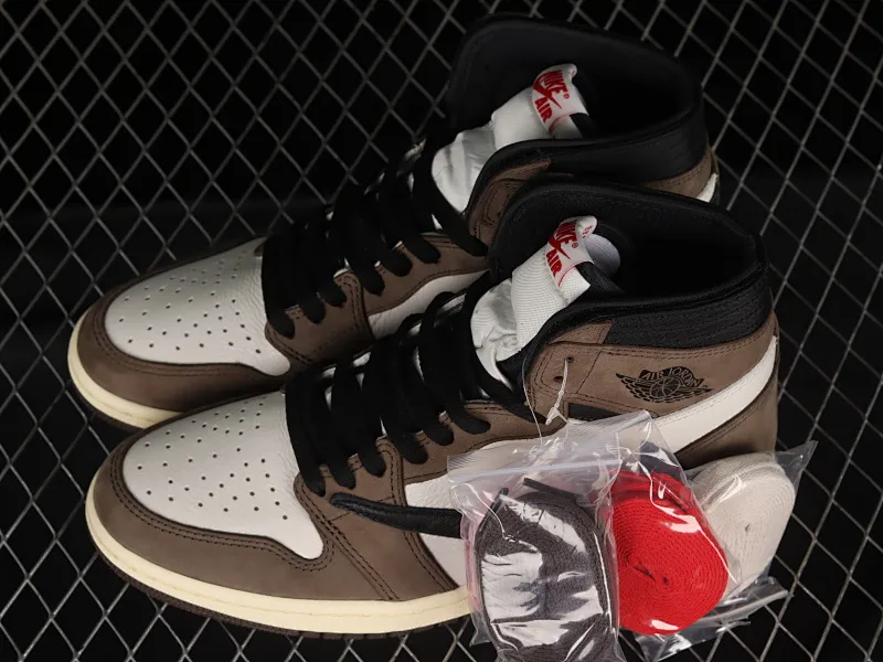 All Categories Air Jordan Jordan Series Basketball Shoes Air Jordan 1 High LJR Version Travis Scott x Air Jordan 1 High OG AJ1 Reverse Hook Limited Edition CD4487-100